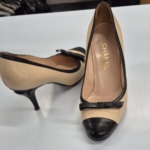 CHANEL Two-Tone Black and Cream Heels